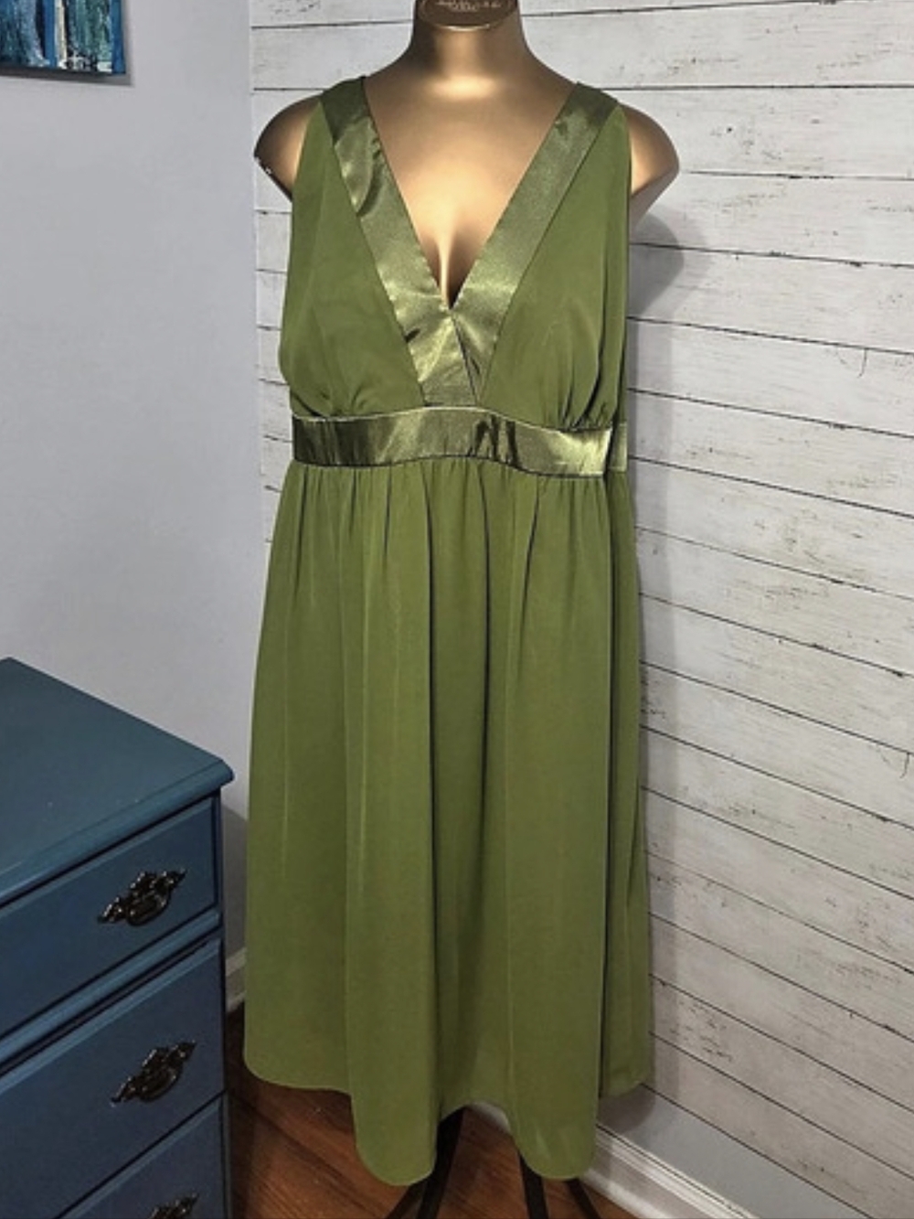 London Times NWT Green Midi Dress Size 18W Lining, Chiffon Like Skirt Sleeveless